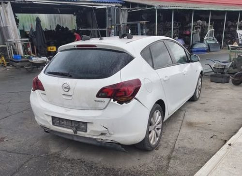 Opel Astra J 2011 évjárat 1.4 TB