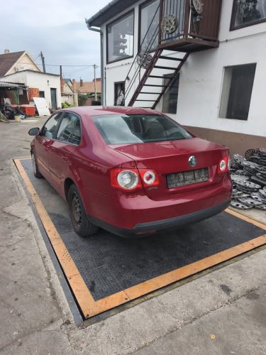 Volkswagen Jetta 2010 1.6 FSI 6 Sebességes 