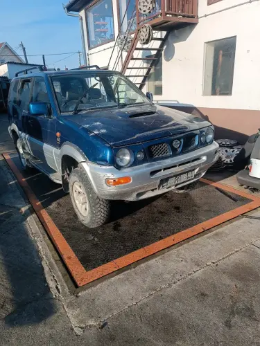Nissan-Terrano-II-2.7-TDI