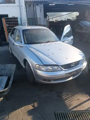 Opel-Vectra-B-benzines